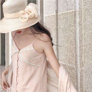 张一山女友被曝光是宋妍霏，网友晒出实锤图，两人光明正大秀同款？